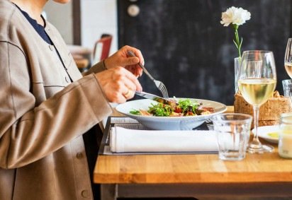 jantar, comer -  (crédito: Louis Hansel/Unsplash) -jantar, comer -  (crédito: Louis Hansel/Unsplash)