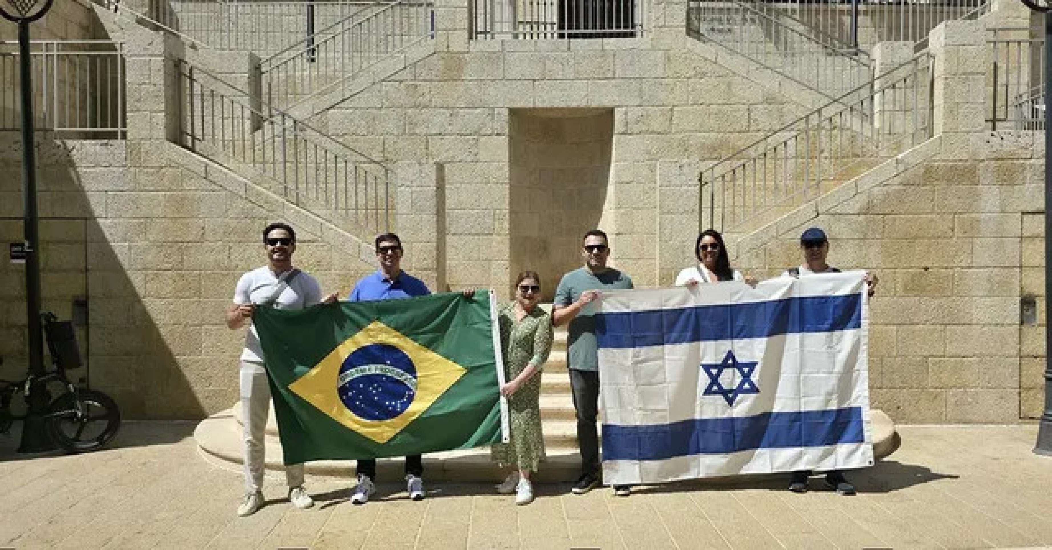 Secretários do DF que estavam retidos em Israel chegam a Brasília 