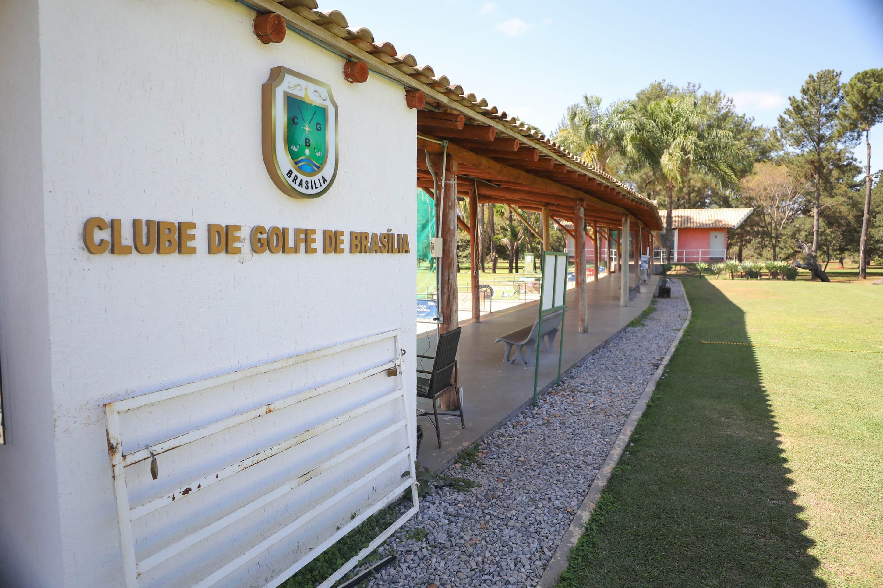 Cerimônia de entrega da escritura de concessão de direito de uso ao Clube de Golfe de Brasília Assinatura da escritura do Clube de Golfe