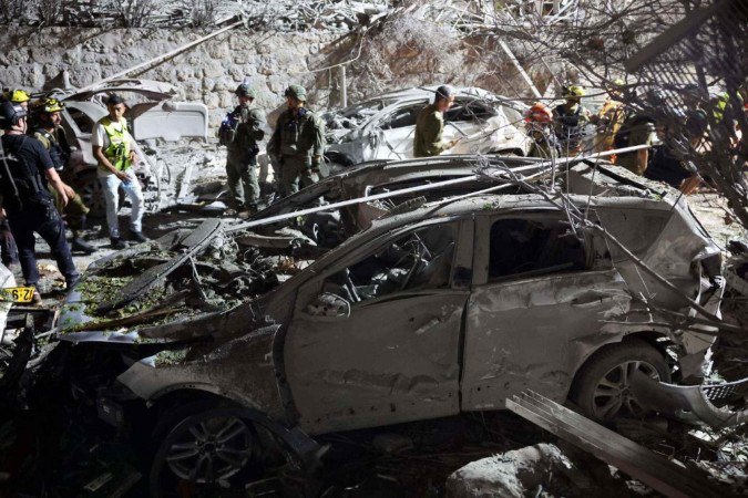 O ataque de Israel na sexta-feira utilizou aviões e drones para destruir instalações-chave e matar generais e cientistas importantes do programa nuclear iraniano - (crédito: Jack GUEZ / AFP) O ataque de Israel na sexta-feira utilizou aviões e drones para destruir instalações-chave e matar generais e cientistas importantes do programa nuclear iraniano - (crédito: Jack GUEZ / AFP)