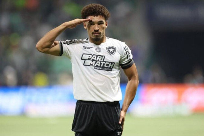 Grêmio recebe contraproposta do Lyon e Grupo Eagle em negociação pelo zagueiro Adryelson - (crédito: Foto: Vitor Silva / Botafogo) Grêmio recebe contraproposta do Lyon e Grupo Eagle em negociação pelo zagueiro Adryelson - (crédito: Foto: Vitor Silva / Botafogo)