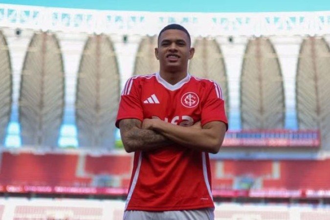 DIEGO ROSA – Substituiu Ramon aos quatro minutos da etapa final. Jogou o basicão, evitando se comprometer. NOTA: 5,5. Foto: Ricardo Duarte / Internacional