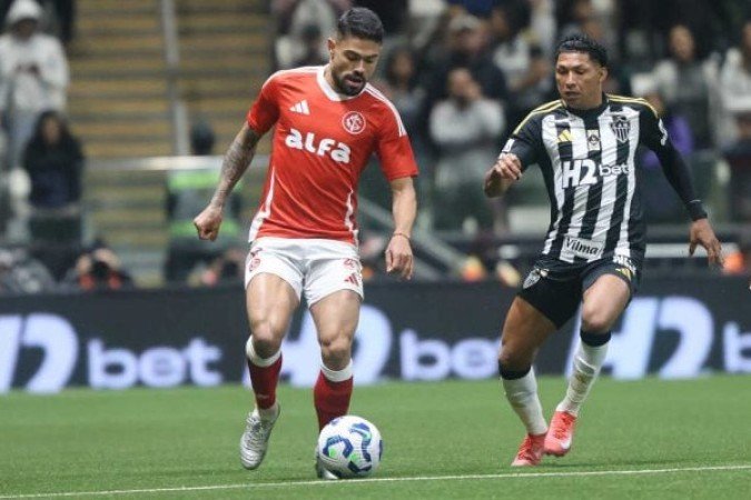 BRUNO TABATA â?? Depois de um primeiro tempo discreto, passou a ser mais efetivo na criaÃ§Ã£o no segundo tempo. Antes dos cinco minutos, deu dois passes incrÃ­veis para BorrÃ©, que perdeu boas chances. Mas voltou a se apagar e saiu para a entrada de Ricardo Mathias. NOTA: 6,5. Foto: Ricardo Duarte / Internacional