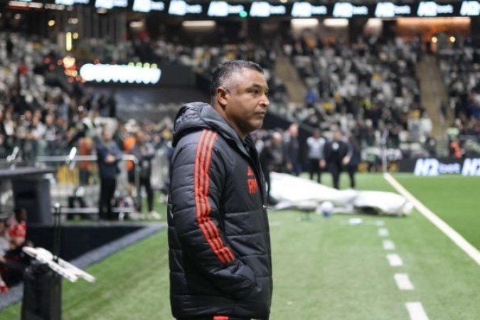 TÉCNICO: ROGER MACHADO – Continua enfrentando o problema da baixa eficácia ofensiva da equipe. O meio-campo, sem Alan Patrick, pouco produz. As substituições não surtiram efeito. O resultado: mais uma derrota e o time no Z4. NOTA: 4,0. Foto: Ricardo Duarte / Internacional