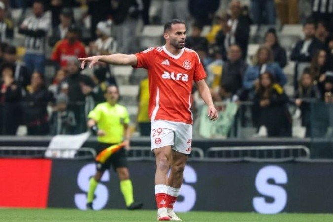 THIAGO MAIA – Atuou mais como segundo volante do que iniciando as jogadas ofensivas no primeiro tempo. Na etapa final foi um pouco mais ao ataque. Mas fez um jogo apenas discreto. NOTA: 6,0. Foto: Ricardo Duarte / Internacional