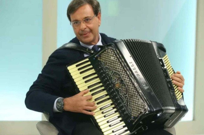 A prisão ocorreu no contexto de uma investigação da Polícia Federal sobre uma suposta tentativa de facilitar a saída de Mauro Cid do Brasil - (crédito: Valter Campanato/Agência Brasil) A prisão ocorreu no contexto de uma investigação da Polícia Federal sobre uma suposta tentativa de facilitar a saída de Mauro Cid do Brasil - (crédito: Valter Campanato/Agência Brasil)