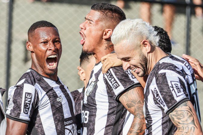 O meio-campista Regino está embalado após marcar dois dos três gols do Ceilândia na vitória sobre o Porto Velho, na rodada anterior da Série D - (crédito: Renan Pariz/Ceilândia) O meio-campista Regino está embalado após marcar dois dos três gols do Ceilândia na vitória sobre o Porto Velho, na rodada anterior da Série D - (crédito: Renan Pariz/Ceilândia)