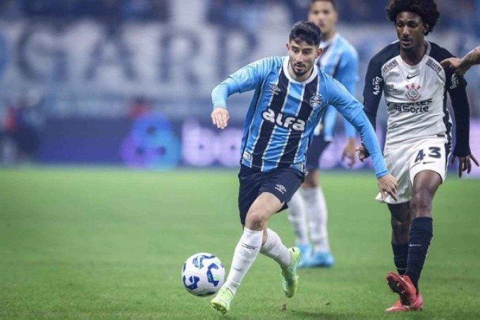 Cristian Oliveira em partida contra o Corinthians - (crédito: LUCAS UEBEL/GREMIO FBPA) Cristian Oliveira em partida contra o Corinthians - (crédito: LUCAS UEBEL/GREMIO FBPA)
