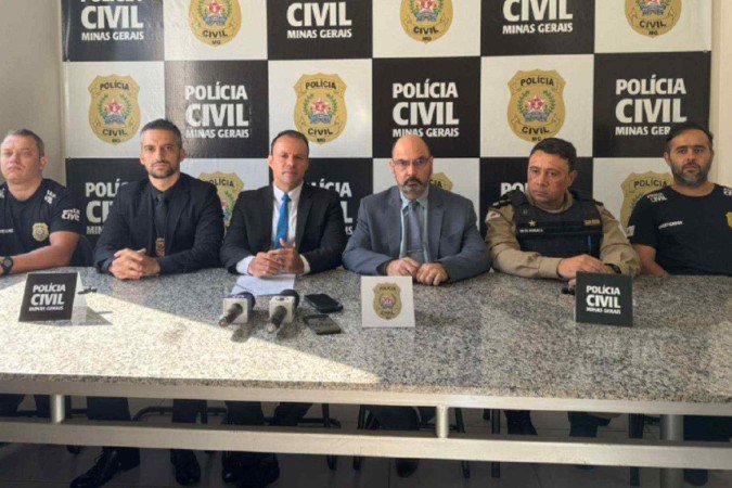 O delegado Bessa (terceiro da esquerda para a direita) e a equipe multipolicial que trabalhou no caso - (crédito: PCMG/Divulgação) O delegado Bessa (terceiro da esquerda para a direita) e a equipe multipolicial que trabalhou no caso - (crédito: PCMG/Divulgação)