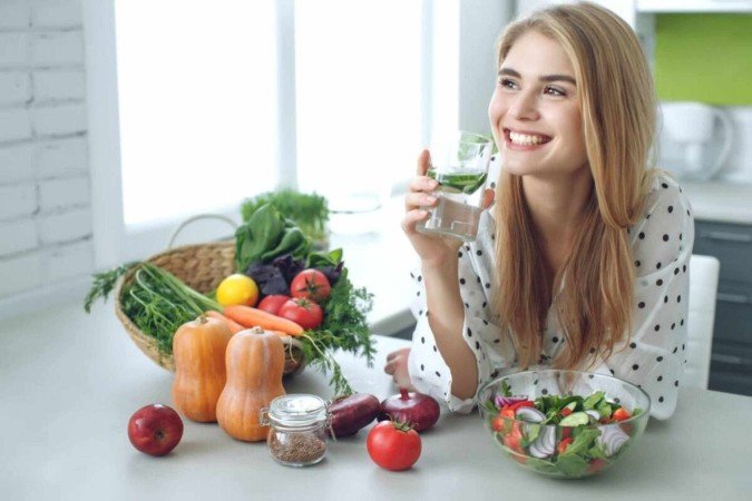 A alimentação pode ser uma aliada contra a retenção de líquido (Imagem: Miss Ty | Shutterstock) - (crédito: EdiCase) A alimentação pode ser uma aliada contra a retenção de líquido (Imagem: Miss Ty | Shutterstock) - (crédito: EdiCase)