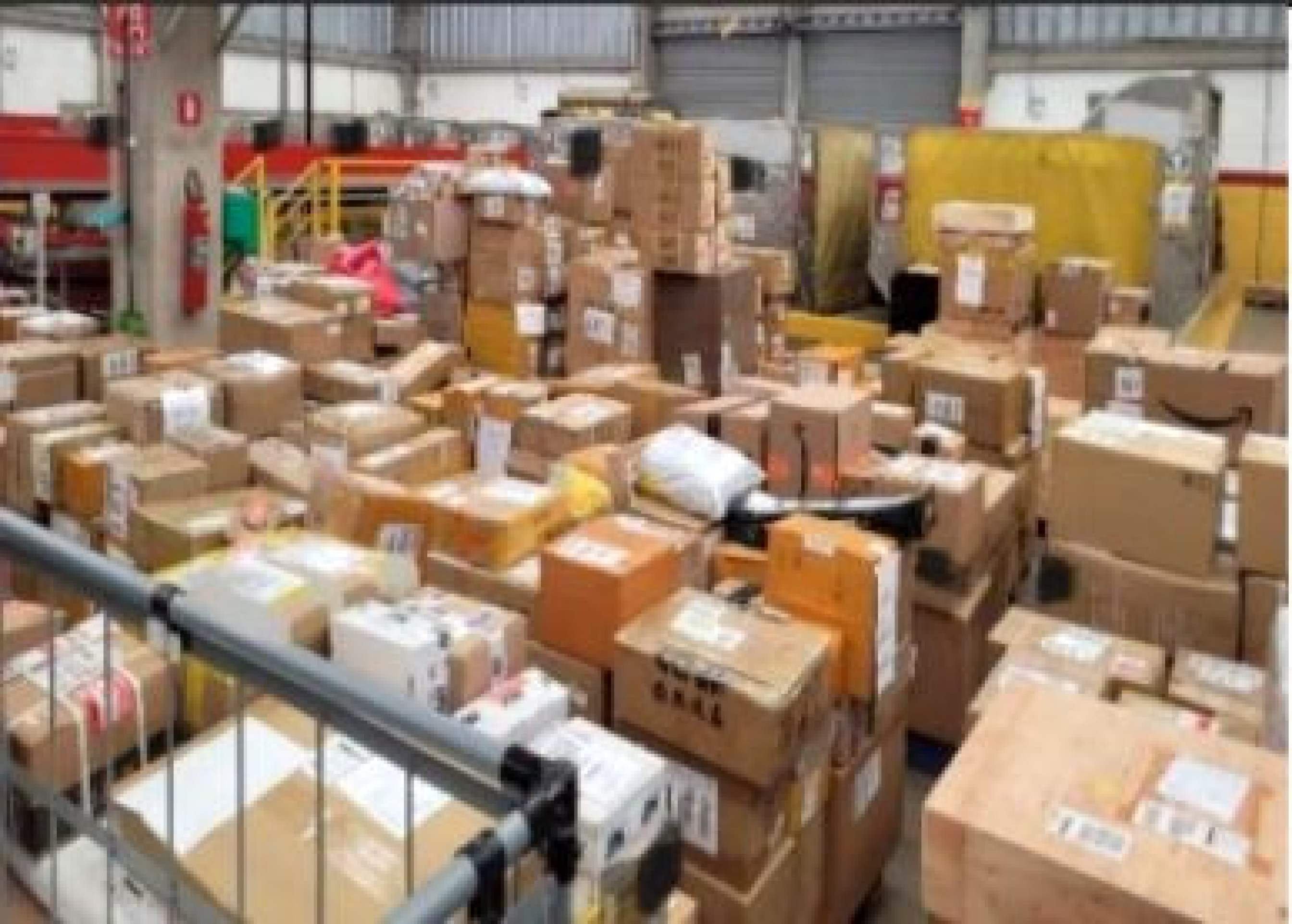 Estima-se que mais de 100 mil remessas estavam paradas nas alfândegas

