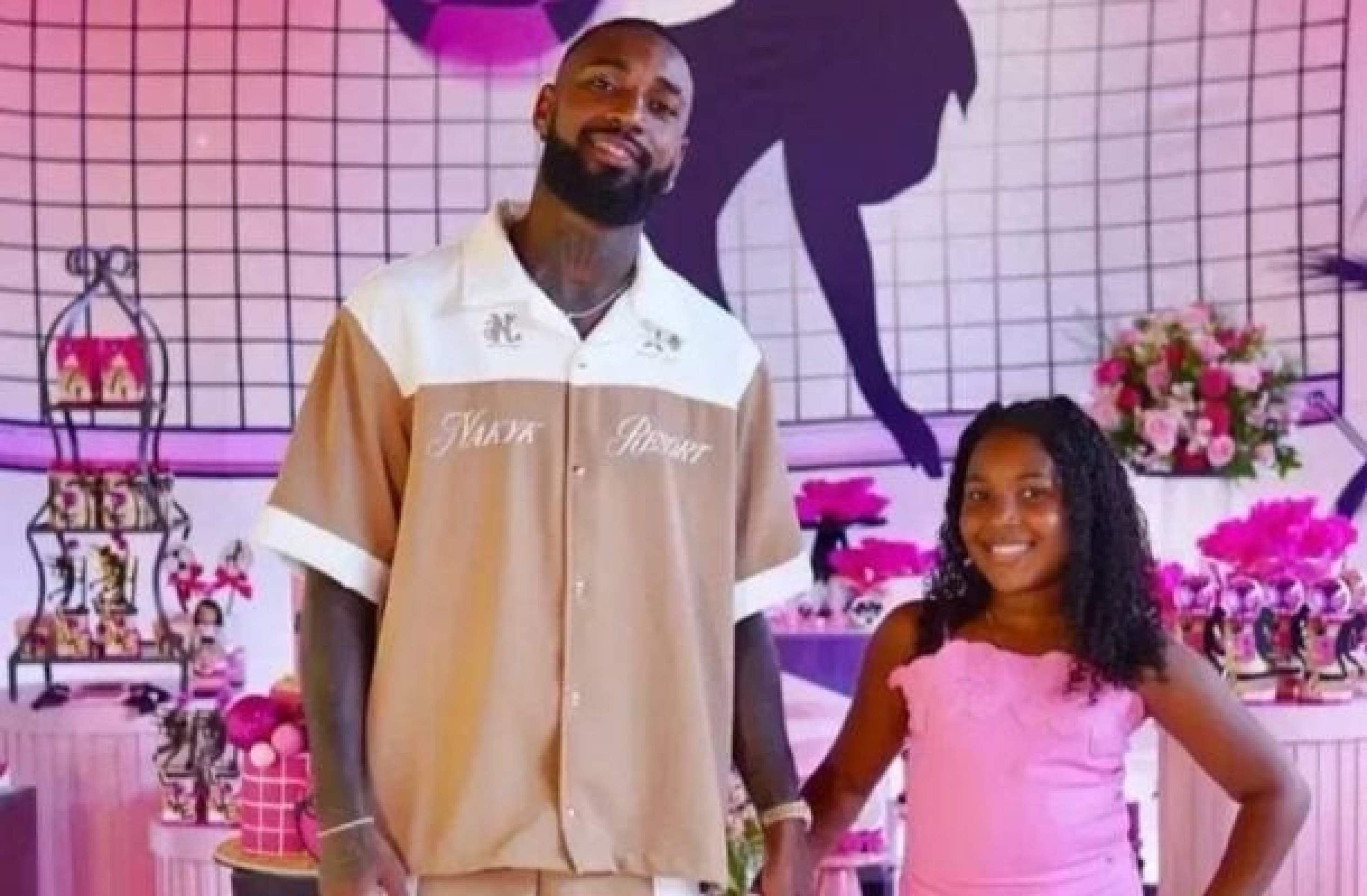 Filha de Gerson é resguardada por familiares após ataque de torcedores do Flamengo na web Filha de Gerson é resguardada por familiares após ataque de torcedores do Flamengo na web