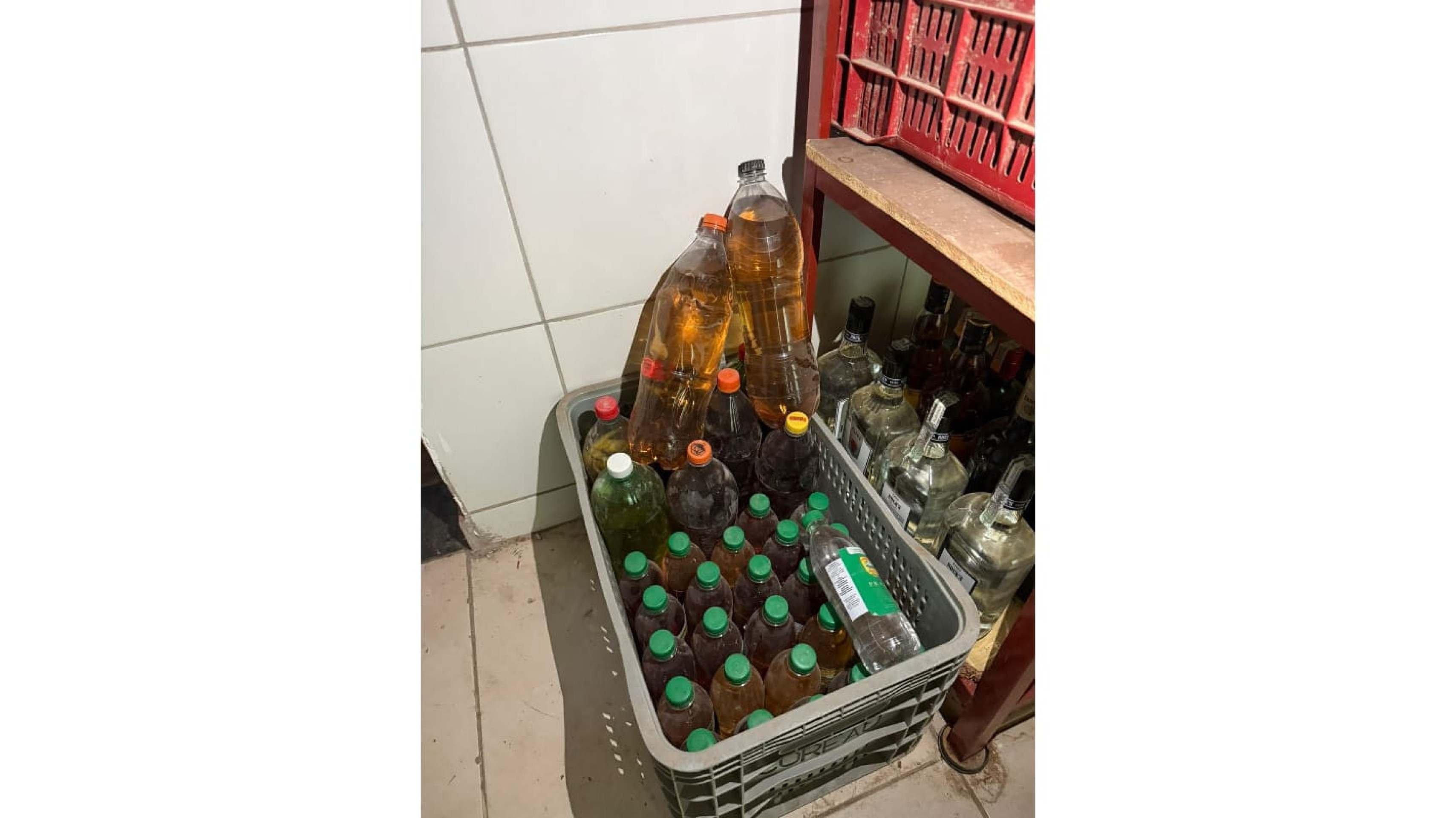 Distribuidora de bebidas vendia gasolina em garrafa pet de 2 litros a R$ 22