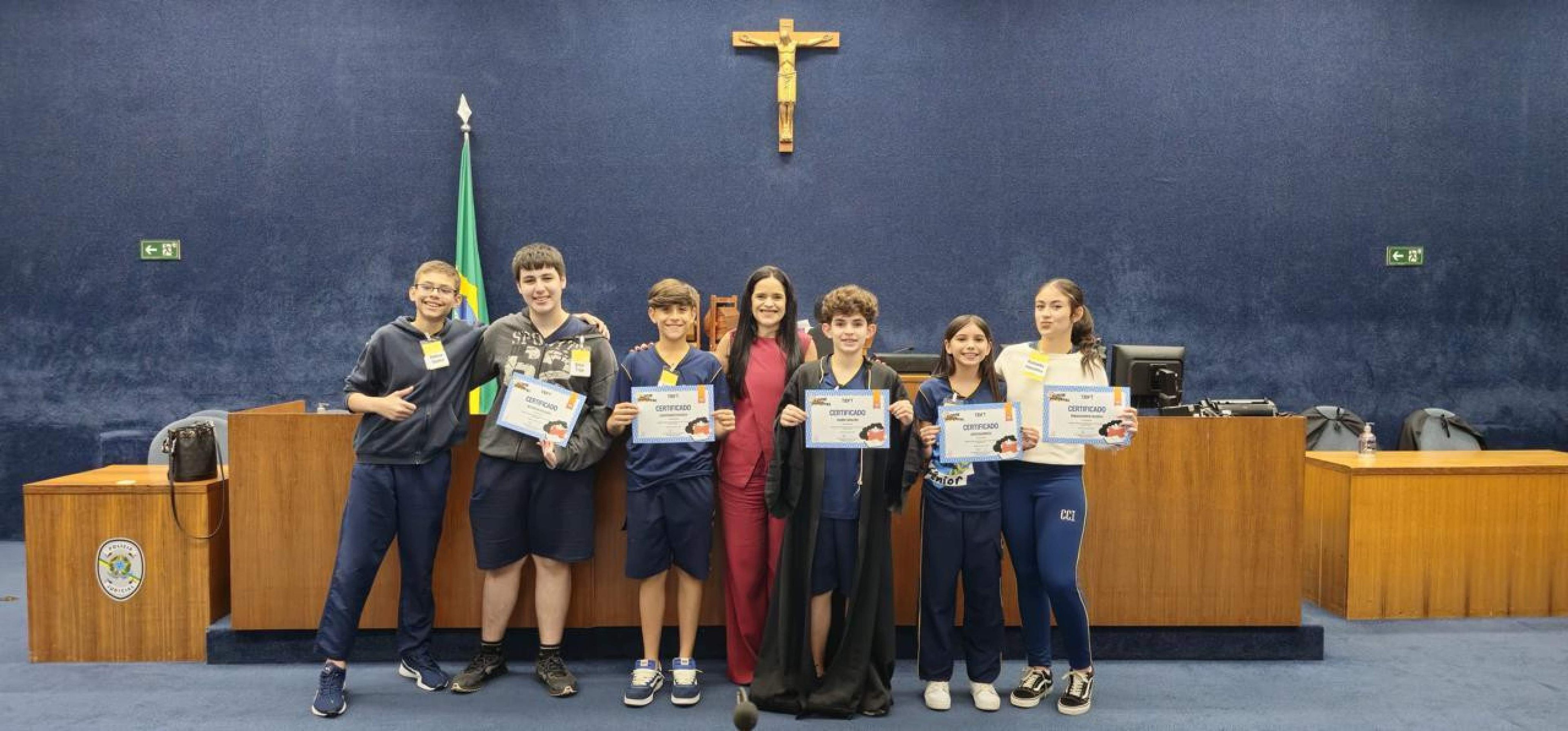 No programa Conhecendo a Justiça do DF, os alunos vão ao TJDFT e, depois, os magistrados vão à escola