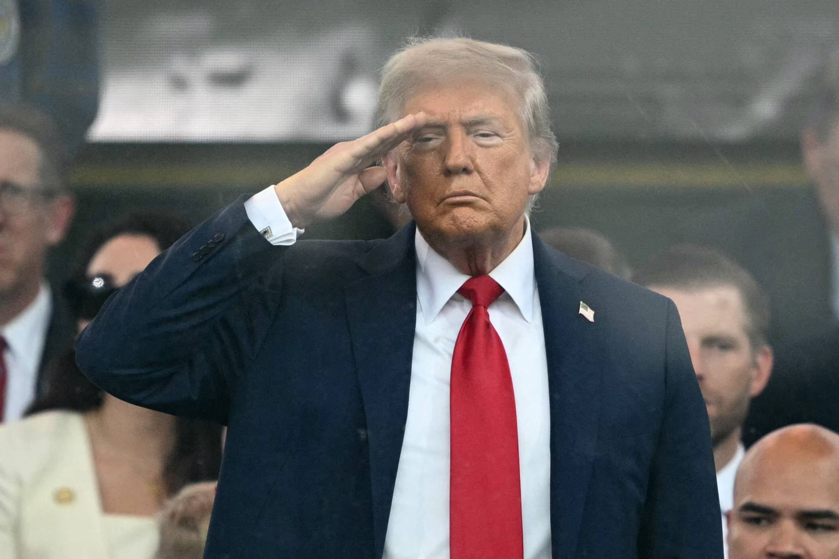 Através das redes sociais, Trump afirmou que fará uma série de ligações ao longo do dia para mediar a paz no Oriente Médio 