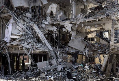 O grupo, que integra uma comitiva oficial em missão no país, foi surpreendido pelos bombardeios na madrugada de sexta-feira (13). Ao longo do dia, o exército israelense emitiu alertas, informando que dezenas de mísseis haviam sido disparados a partir do Irã, e orientando a população a procurar os abrigos - (crédito: AFP)