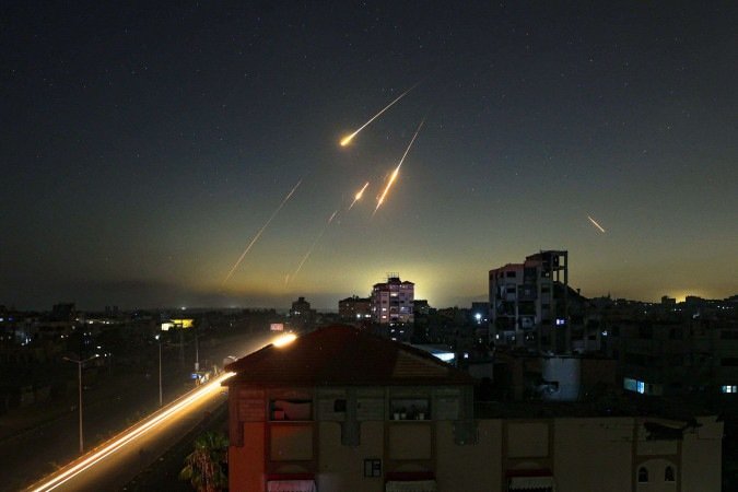ISrael atacou a faixa de Gaza na madrugada deste sábado e deixou dezenas de mortos - (crédito: Eyad BABA / AFP) ISrael atacou a faixa de Gaza na madrugada deste sábado e deixou dezenas de mortos - (crédito: Eyad BABA / AFP)