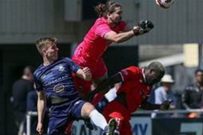 Tracey durante jogo do Auckland. Goleiro e seus companheiros recebem salários, ou melhor, ajuda de custo, de R$ 2 mil mês - (crédito: Foto: Divulgação Auckland City FC ) Tracey durante jogo do Auckland. Goleiro e seus companheiros recebem salários, ou melhor, ajuda de custo, de R$ 2 mil mês - (crédito: Foto: Divulgação Auckland City FC )