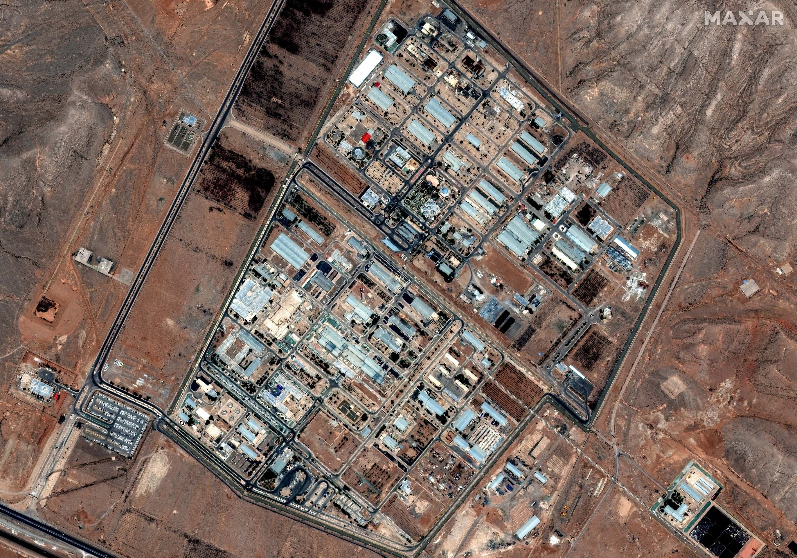 Esta imagem de satélite fornecida pela Maxar Technologies mostra a instalação de enriquecimento nuclear de Isfahan, no centro do Irã, em 3 de junho de 2025. Lançada na madrugada de 13 de junho de 2025, a operação israelense teve como alvo as defesas aéreas iranianas e atingiu importantes instalações nucleares e militares, matando dezenas de pessoas, incluindo comandantes do exército e cientistas atômicos, segundo Teerã.
