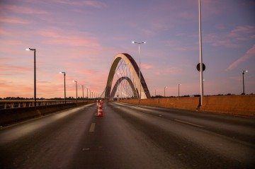  Amanhecer na Ponte JK neste domingo (15/6)
     -  (crédito: Mariana Campos/CB/D.A Press)