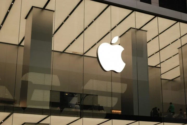 Executivos da Apple estariam pensando em comprar a startup de IA Perplexity, concorrente da OpenAI -  (crédito: Pao Pattarapol Unsplash)