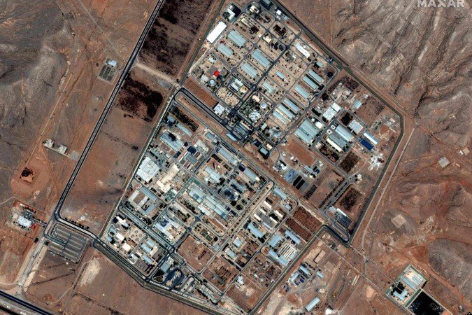 Esta imagem de satélite fornecida pela Maxar Technologies mostra a instalação de enriquecimento nuclear de Isfahan, no centro do Irã, em 3 de junho de 2025. Lançada na madrugada de 13 de junho de 2025, a operação israelense teve como alvo as defesas aéreas iranianas e atingiu importantes instalações nucleares e militares, matando dezenas de pessoas, incluindo comandantes do exército e cientistas atômicos, segundo Teerã. -  (crédito:  AFP)