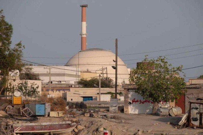 Os ataques israelenses em Teerã na noite de quinta-feira tiveram como alvo cientistas nucleares e comandantes militares - (crédito: Reuters) Os ataques israelenses em Teerã na noite de quinta-feira tiveram como alvo cientistas nucleares e comandantes militares - (crédito: Reuters)