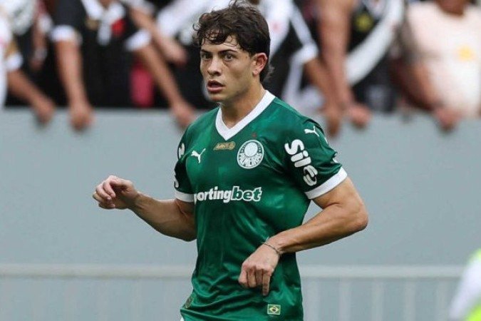 GIAY – Teve dificuldades quando Samu caiu pelo seu setor, como no lance em que perdeu a bola e quase resultou em gol. Porém, compensou com bons lançamentos, como um para Estêvão que quase marcou. Nota: 6,5 Foto: Cesar Greco/Palmeiras