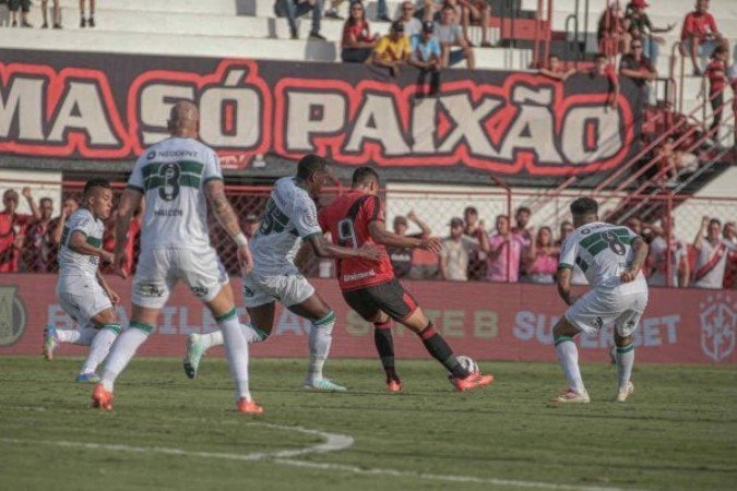 Defesa do Vopritba anula o ataque do Atlético-GO e, fora de casa, sustenta empate em 0 a 0 - (crédito: Foto: Bruno Corsino ACG) Defesa do Vopritba anula o ataque do Atlético-GO e, fora de casa, sustenta empate em 0 a 0 - (crédito: Foto: Bruno Corsino ACG)