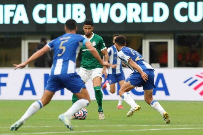 MURILO – Atuou pela esquerda da zaga, com muito trabalho diante das investidas de João Mário. Conseguiu sucesso na maioria dos lances. Quando foi ao ataque, mandou uma bola na trave dos portistas. Nota: 7,0 Foto: Cesar Greco/Palmeiras