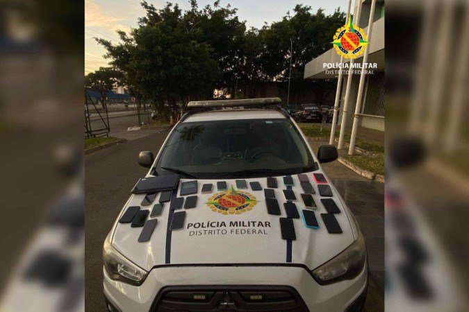 O casal foi detido e encaminhado Ã  15Âª Delegacia de PolÃ­cia (CeilÃ¢ndia Centro) -  (crédito: DivulgaÃ§Ã£o/PMDF)