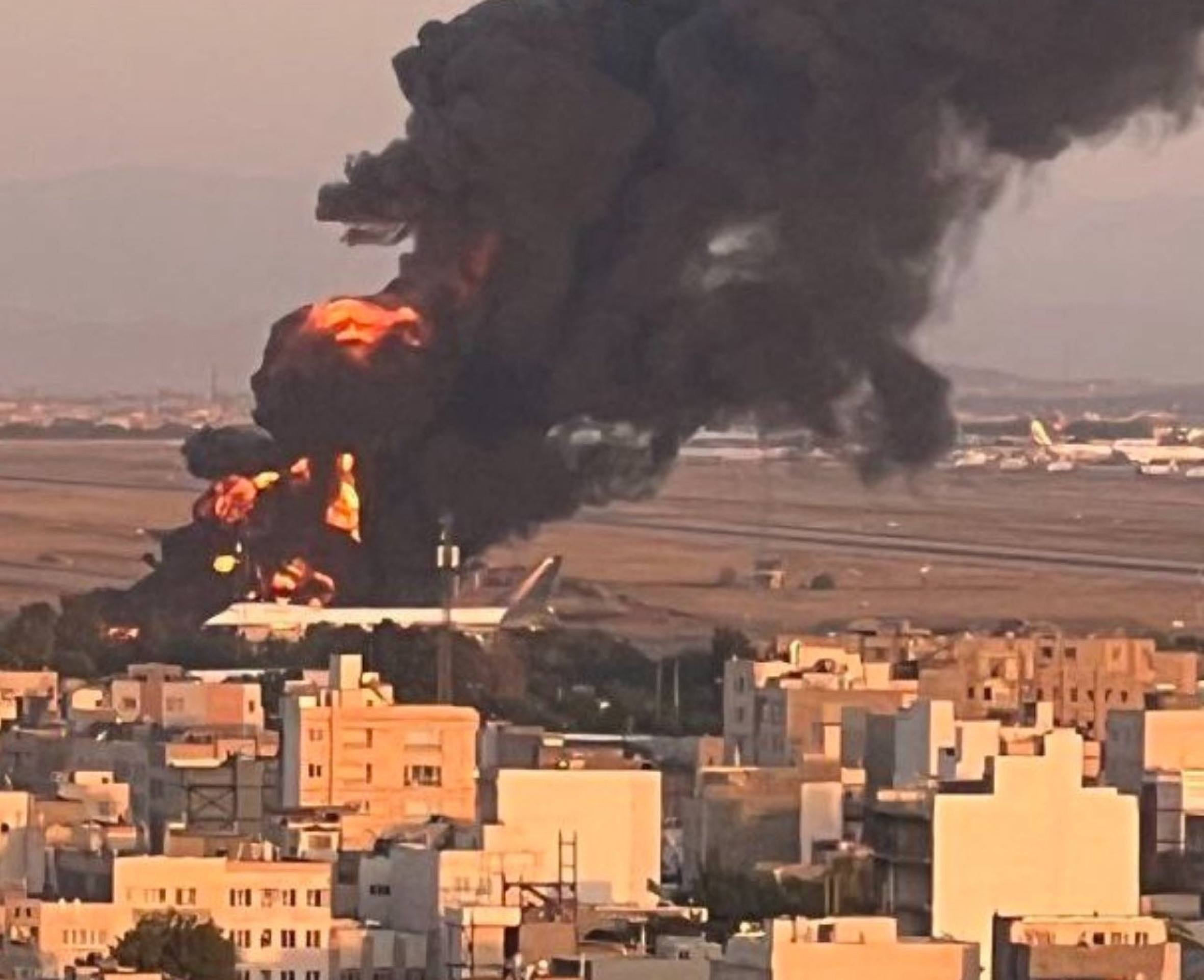 Aeroporto de Mashhad foi atacado durante o dia nesta domingo, no Irã 