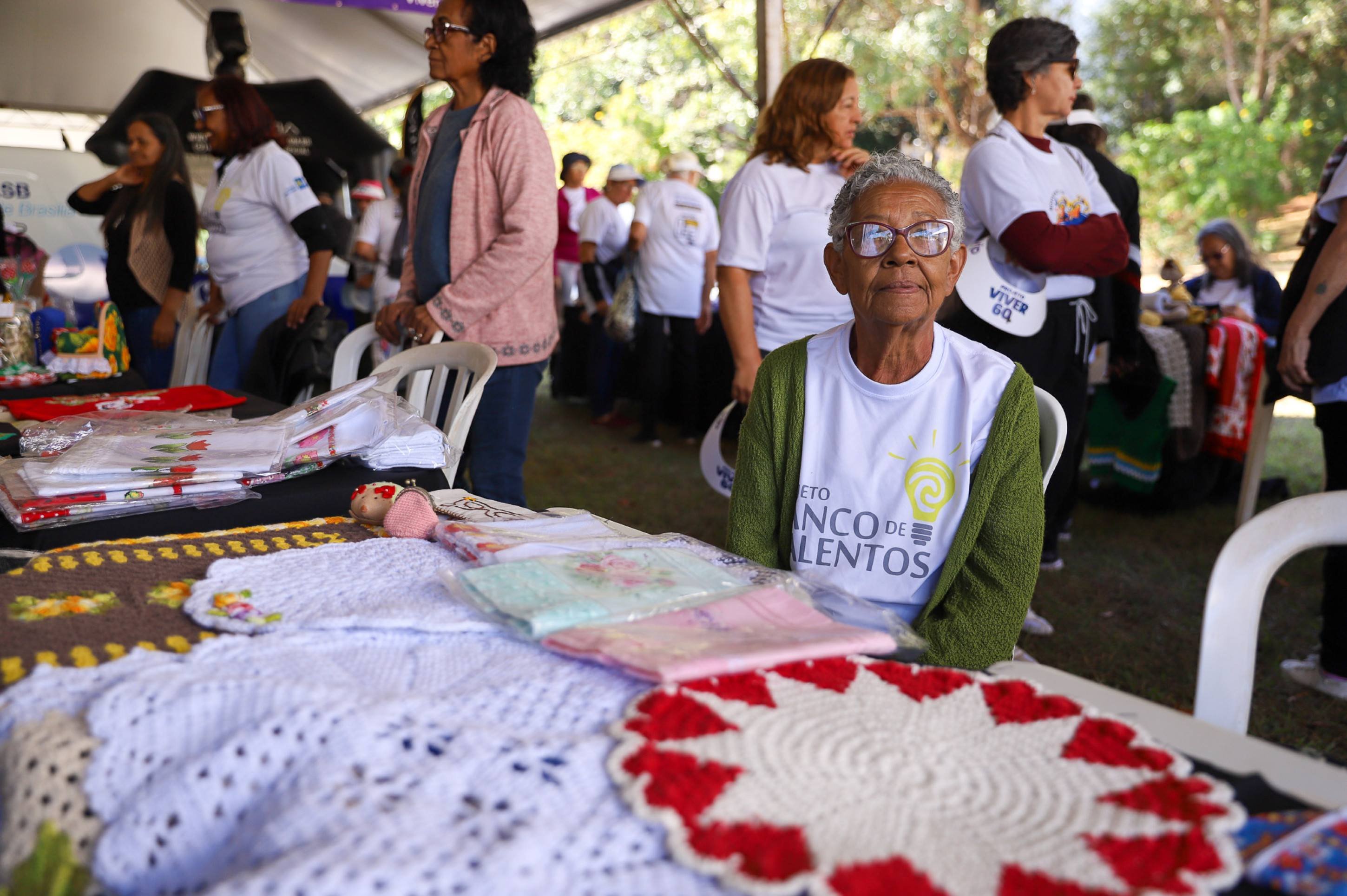  Segunda edi....o de caminhada Movimente-se: Viver 60+ lota o Eix..o do Lazer com idosos de Bras..lia e entorno. Domingo, 15 de junho. Mariana Campos/CB/D.A Press     
