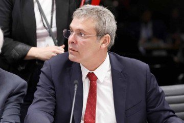 'Quando o papo é ‘arrumar as contas do Brasil’, a gente sempre treme, achando que a corda vai arrebentar do lado mais fraco. Mas aqui é diferente!', declarou Lindbergh

 -  (crédito: Marina Ramos/Câmara dos Deputados)