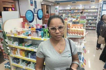 A manicure Ana Caroline Alves prefere o débito automático ao cartão de crédito -  (crédito: Raphael Pati/CB/DApress)