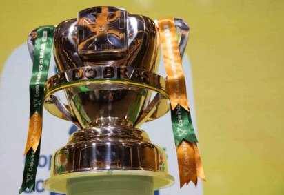 Al&eacute;m do trof&eacute;u da Copa do Brasil, Corinthians ou Vasco garantir&atilde;o vaga na fase de grupos da Libertadores e embolsar&atilde;o mais de R$ 77 milh&otilde;es em premia&ccedil;&atilde;o da CBF -  (crédito: Foto: Amanda Paiva/CBF) -Al&eacute;m do trof&eacute;u da Copa do Brasil, Corinthians ou Vasco garantir&atilde;o vaga na fase de grupos da Libertadores e embolsar&atilde;o mais de R$ 77 milh&otilde;es em premia&ccedil;&atilde;o da CBF -  (crédito: Foto: Amanda Paiva/CBF)