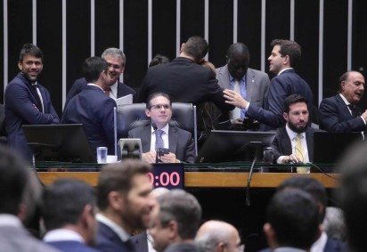 Motta na sessão: presidente da Câmara lembrou que Parlamento foi parceiro do governo desde o início, aprovando projetos importantes -  (crédito: Bruno Spada/Câmara dos Deputados)