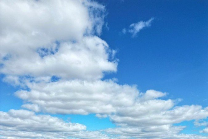 A vinícola Guatambu ocupa magnífico prédio horizontal no padrão espanhol, com salas voltadas para pátios e jardins internos e uma vista da imensidão do Pampa