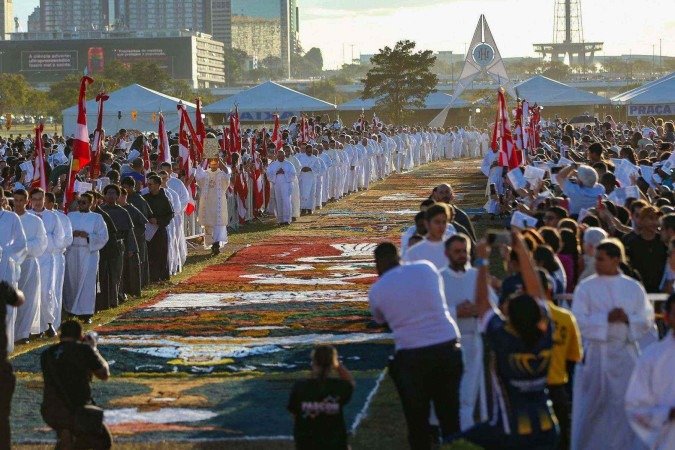 Os tapetes de Corpus Christi são uma tradição popular comum em várias cidades do Brasil - (crédito: DOUGLAS MAGNO/AFP via Getty Images) Os tapetes de Corpus Christi são uma tradição popular comum em várias cidades do Brasil - (crédito: DOUGLAS MAGNO/AFP via Getty Images)
