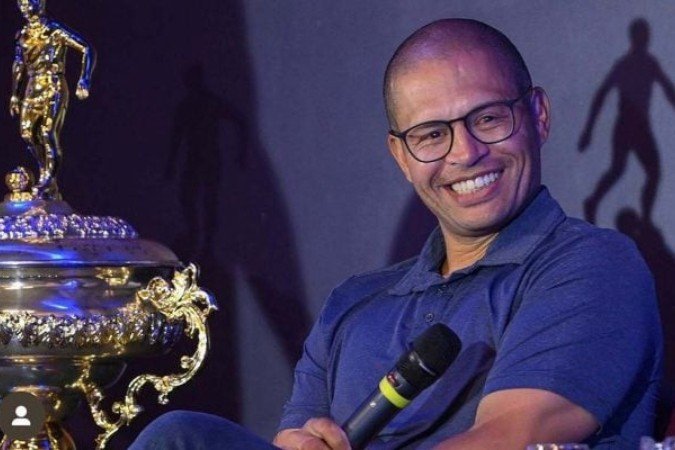 Alex segue sua carreira de treinador, agora no comando do Operário-PR - (crédito: Foto: Reprodução/Instagram) Alex segue sua carreira de treinador, agora no comando do Operário-PR - (crédito: Foto: Reprodução/Instagram)