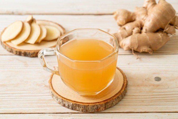O chá de gengibre tem propriedades que auxiliam na prevenção e tratamento de diversas condições de saúde (Imagem: gowithstock | Shutterstock) - (crédito: EdiCase) O chá de gengibre tem propriedades que auxiliam na prevenção e tratamento de diversas condições de saúde (Imagem: gowithstock | Shutterstock) - (crédito: EdiCase)