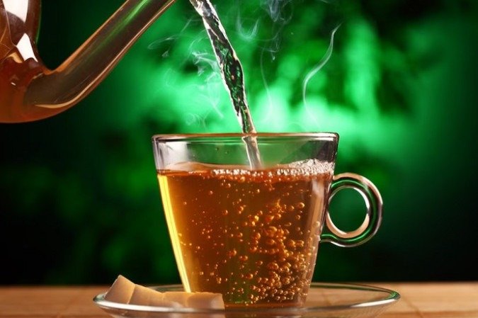 O chá de erva-cidreira é comumente usado para tratar dores de cabeça -  (crédito: Freepik)