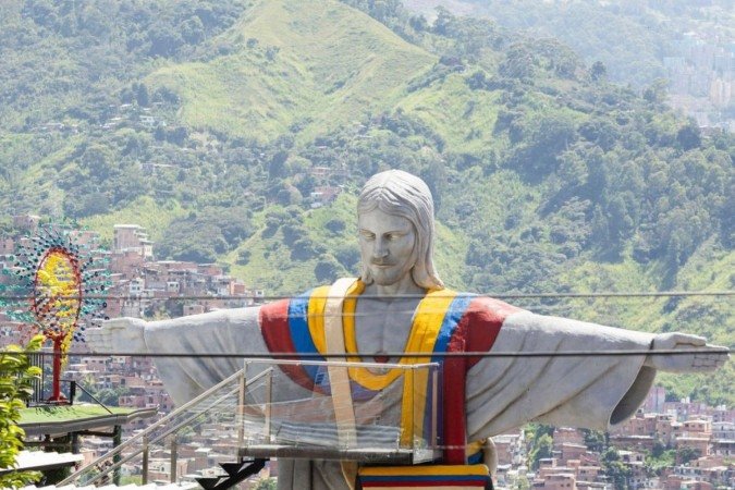 Importante ponto turístico, o Cristo con Poncho, como é chamada a estátua de 11m de altura, abençoa a cidade de 2,5 milhões de habitantes - (crédito: Vagner Carvalho / Sesc DF) Importante ponto turístico, o Cristo con Poncho, como é chamada a estátua de 11m de altura, abençoa a cidade de 2,5 milhões de habitantes - (crédito: Vagner Carvalho / Sesc DF)