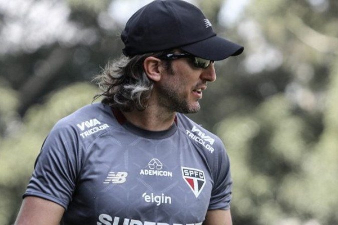 São Paulo pode demitir Luis Zubeldía nesta segunda-feira (16/6) - (crédito: Foto: Rubens Chiri e Paulo Pinto/Saopaulofc.net) São Paulo pode demitir Luis Zubeldía nesta segunda-feira (16/6) - (crédito: Foto: Rubens Chiri e Paulo Pinto/Saopaulofc.net)