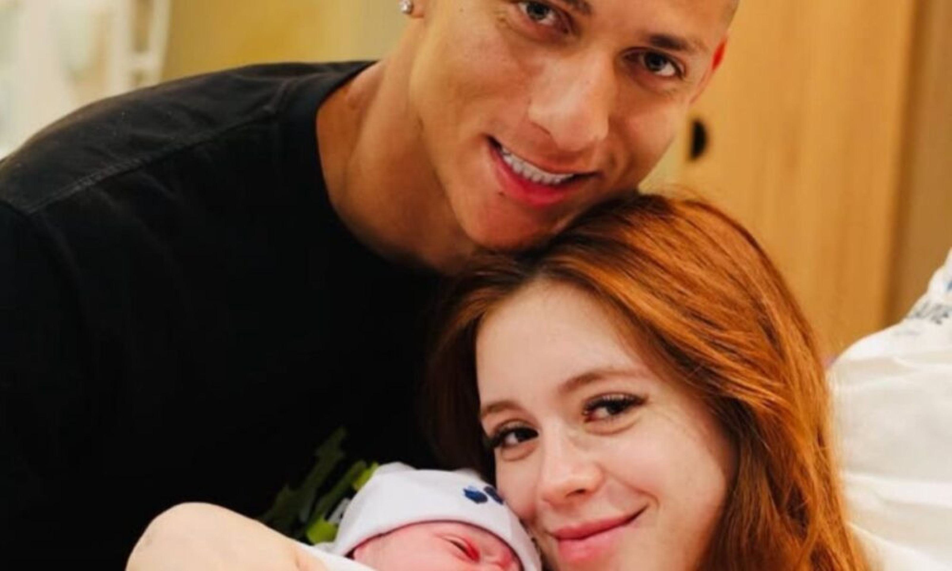 Nasce Richarlison Jr., primeiro filho do atacante Richarlison com Amanda Araújo -  (crédito: Tupi - Pablo Oliveira)