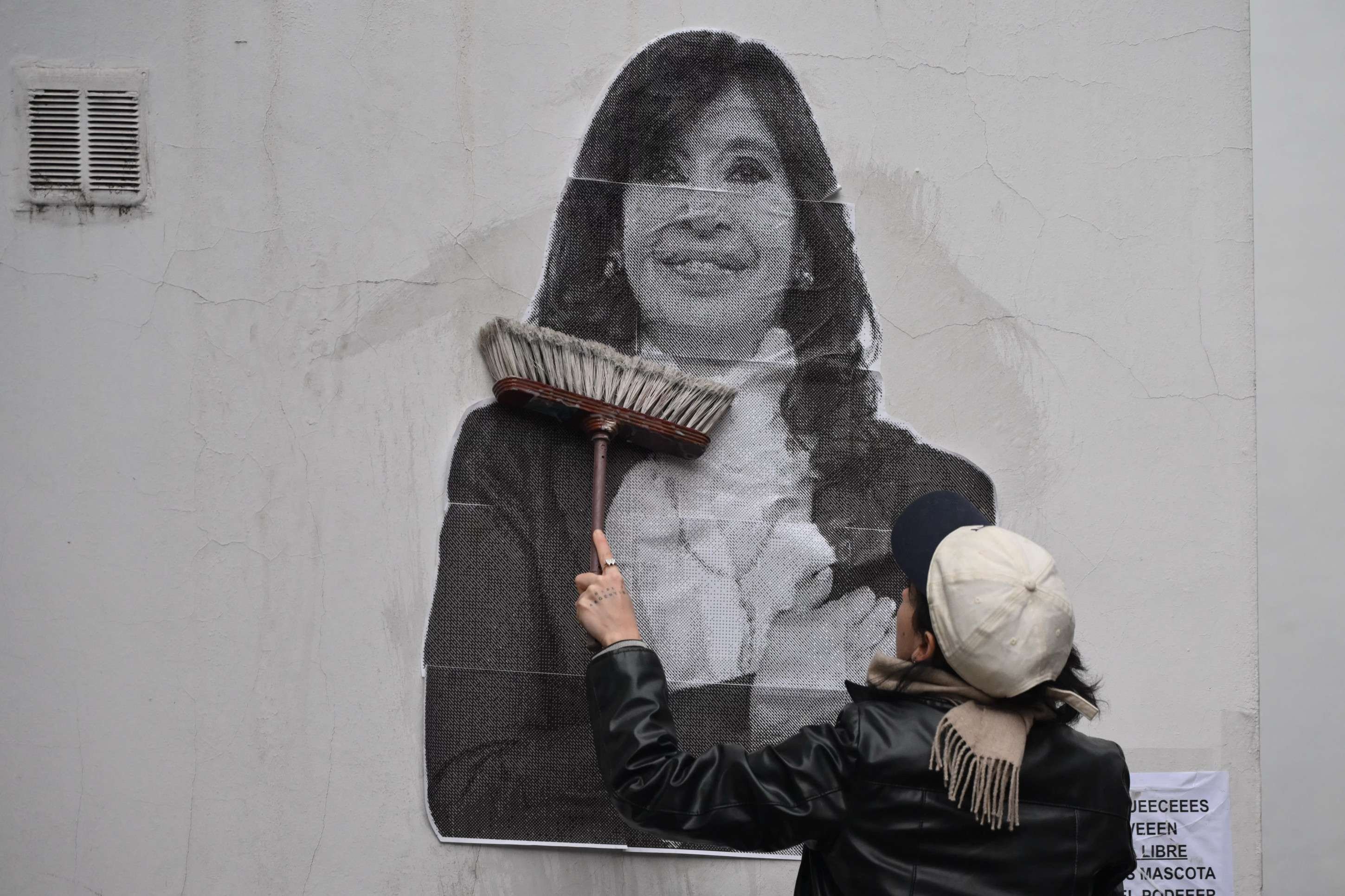 Ex-presidente Cristina Kirchner cumprirá pena em prisão domiciliar