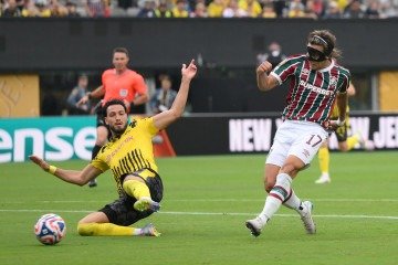 Canobbio desperdiça um gol feito após receber a bola do atrapalhado Everaldo e chuta fraco antes da intervenção do goleiro Kobel -  (crédito:  David Ramos/Getty Images via AFP)