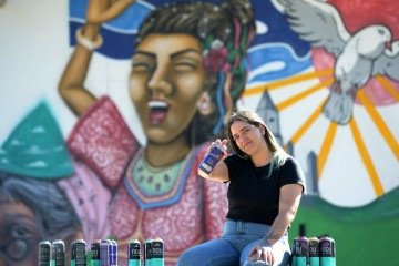 Iasmim Kali foi responsável por parte do grafite do Complexo Cultural de Planaltina -  (crédito: Ed Alves CB/DA Press)