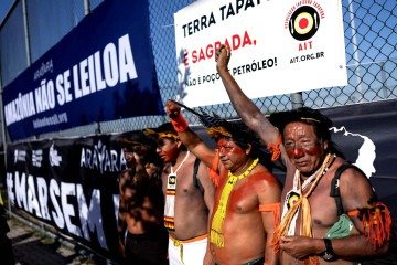 Indígenas protestam no Rio contra leilão de blocos de petróleo em áreas de preservação, como a Margem Equatorial e Abrolhos -  (crédito: Reprodução/Redes Sociais)