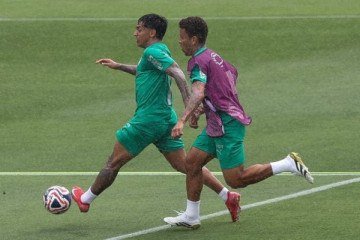 Facundo Torres e Marcos Rocha durante o treino desta segunda-feira  -  (crédito: Foto: Cesar Greco/Palmeiras)